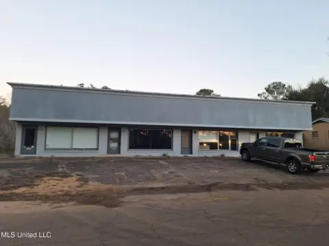Mendenhall Commercial Building For Sale