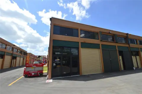 Updated Office/Warehouse Corner Unit