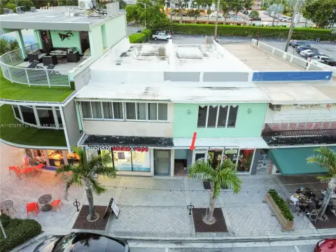 Versatile Commercial Space Near Beach