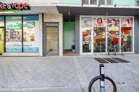 Versatile Commercial Space Near Beach