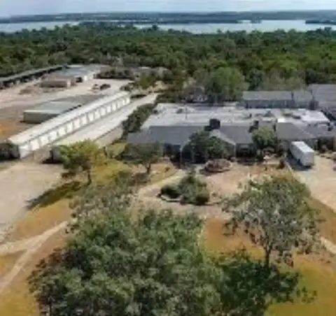 Mixed-Use Property on Jacksboro Highway