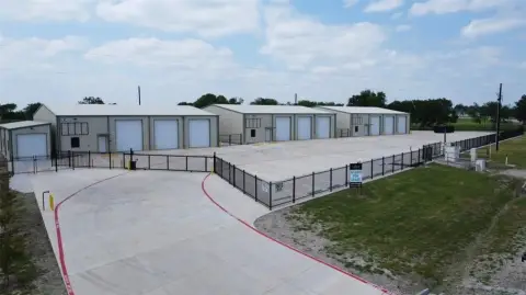 Flex-Warehouse-Retail Building Available