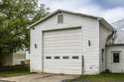 Versatile Shop Space For Lease