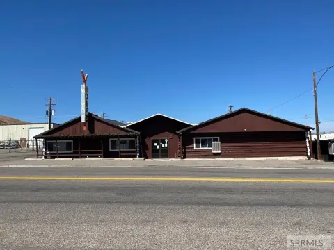 Restaurant and Bar with Apartment
