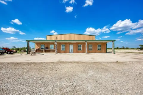 Texas Hilltop Acreage with Barndominium