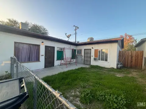 Bakersfield Triplex: Turnkey Investment