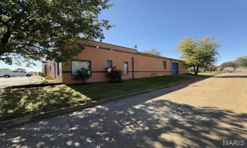 St Louis Office/Warehouse Building