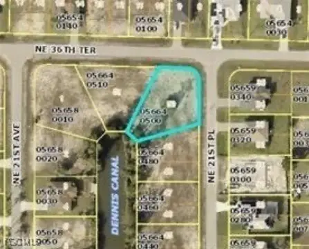 Waterfront Lot in Cape Coral