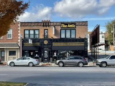 Live Music Bar with Patio