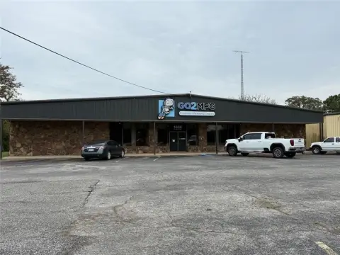 Versatile Warehouse with Residential Component