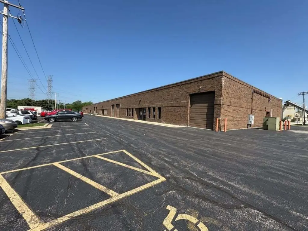 129 Wheeling Rd, Wheeling, IL 60090