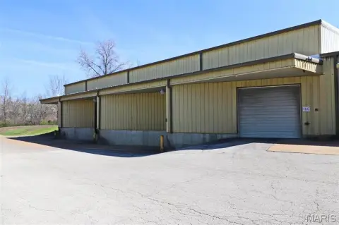 Versatile Office Warehouse on 3.95 Acres