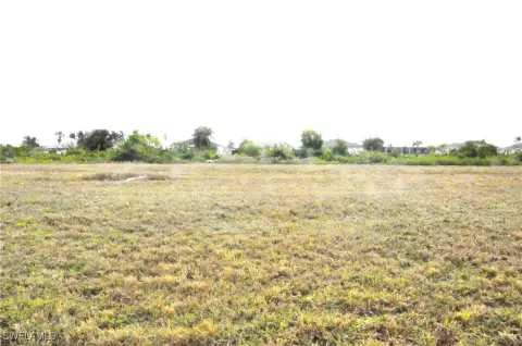 Waterfront Lot in Cape Coral