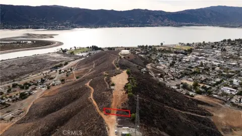 Land in Lake Elsinore