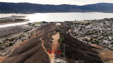 Land in Lake Elsinore