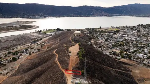 Land in Lake Elsinore