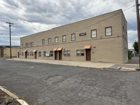 Klamath Falls Eight-Unit Apartment Building