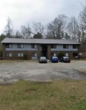 8-Unit Apartment Building