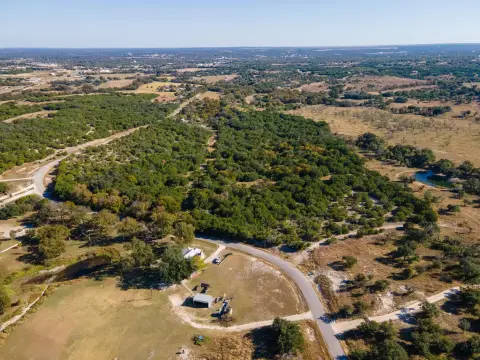 Lampasas Acreage with Creek Border