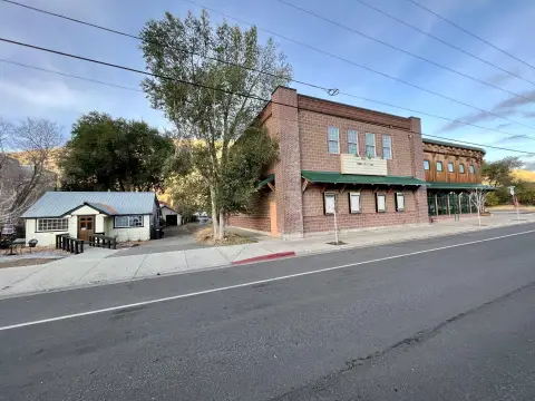 Stadium-Seated Theater Building