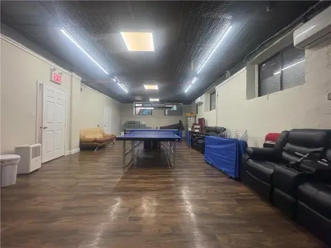Office Unit with High Ceilings