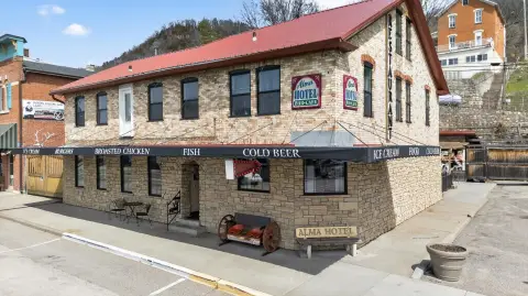 Historic Hotel with Restaurant