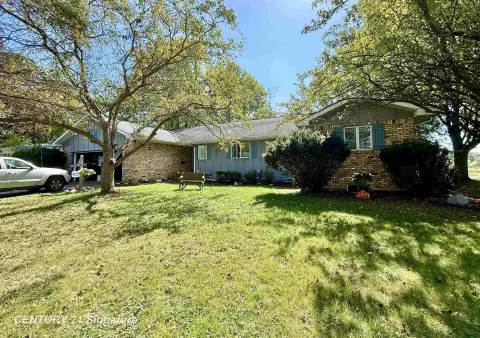 Saginaw Township Duplex with Garages