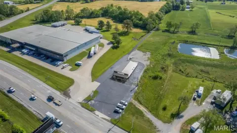 Versatile Commercial Building Near I-55