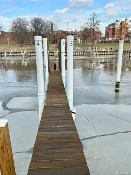 Cross Pointe Condo Dock Opportunity