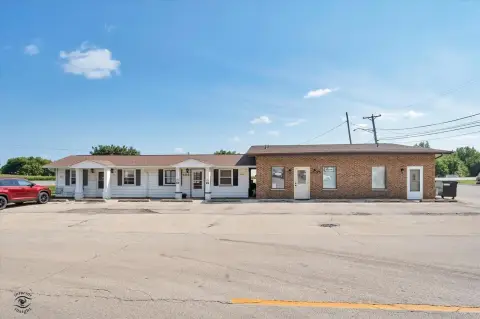 Retail/Office Space in Sandwich, IL