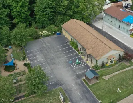 Retail Building on Six Acres