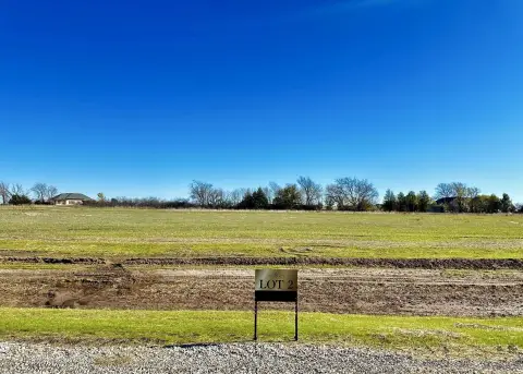 Spacious Lots in Derby School