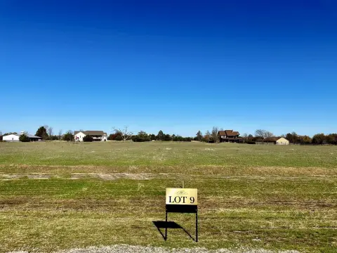 Spacious Lots in Derby School