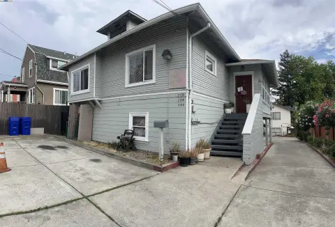 Oakland Duplex with Investment Potential