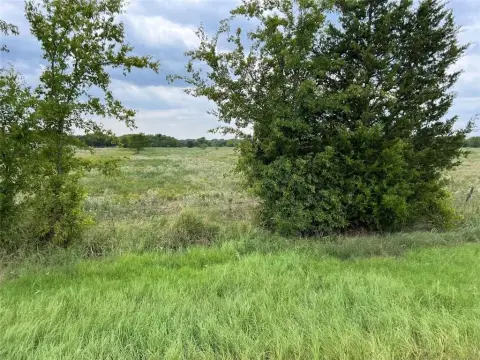 Expansive Land in Hunt County