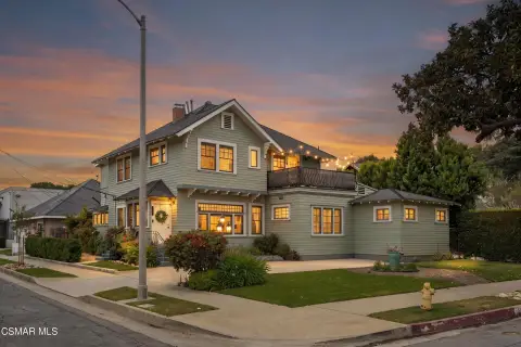 Renovated Triplex with Courtyard