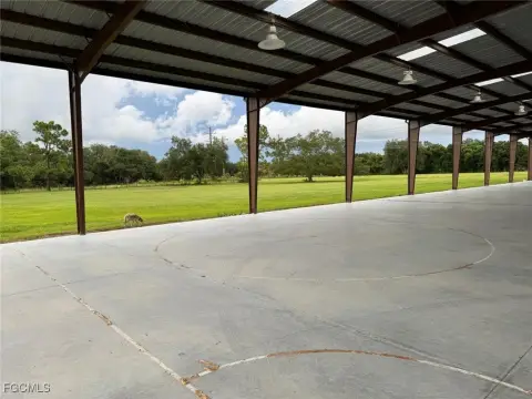 Agricultural Property with Warehouse and Barn