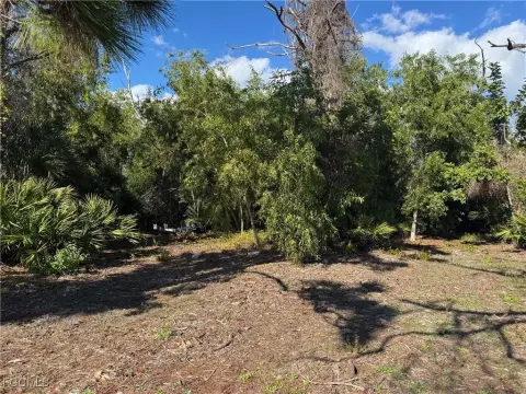 Waterfront Lot in Manatee Bay