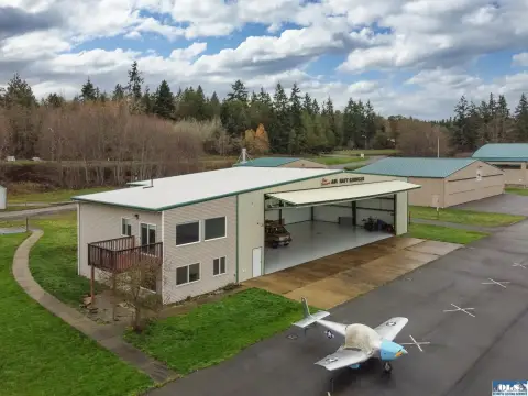 Commercial Hangar with Office Space