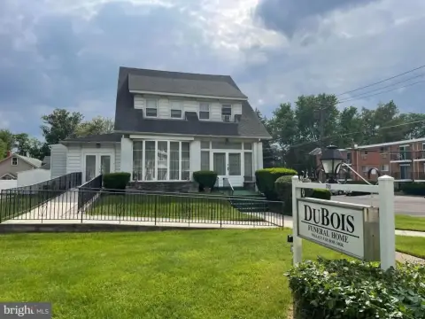 Turnkey Commercial Property in Audubon