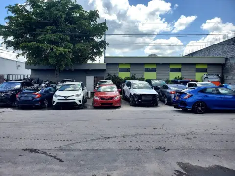 Versatile Miami Gardens Commercial Property