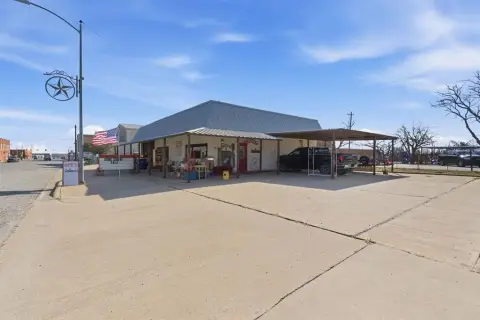 Mixed-Use Property in Cisco, TX