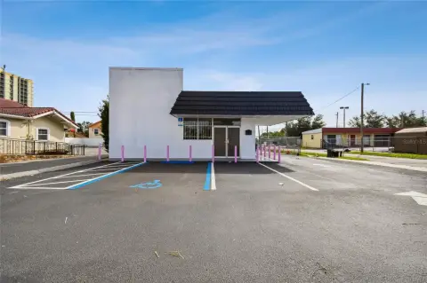 Versatile Commercial Building Near Downtown