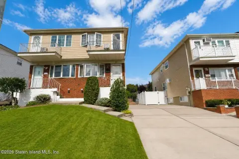 Semi-Attached Duplex with Finished Basement