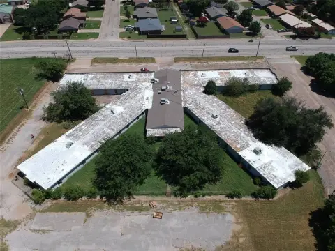 Versatile Commercial Building in Cleburne