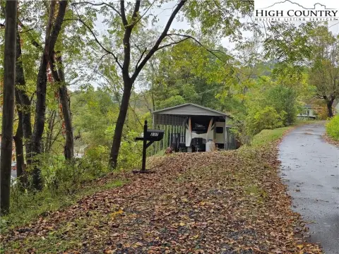 Lansing, NC Lot with Camper
