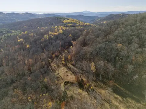 Pomfret Land with Mountain Views