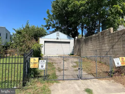 Gated Wilmington Property with Garage