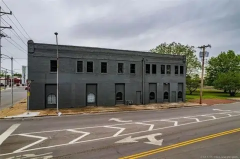 Mixed-Use Commercial Building in Muskogee