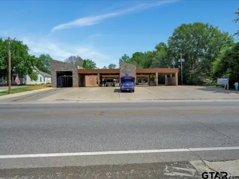 Self-Service Car Wash with Tunnel